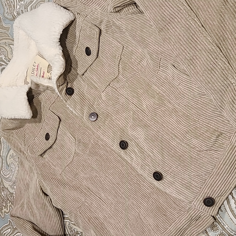 Furry Jacket - Picture 5 of 6